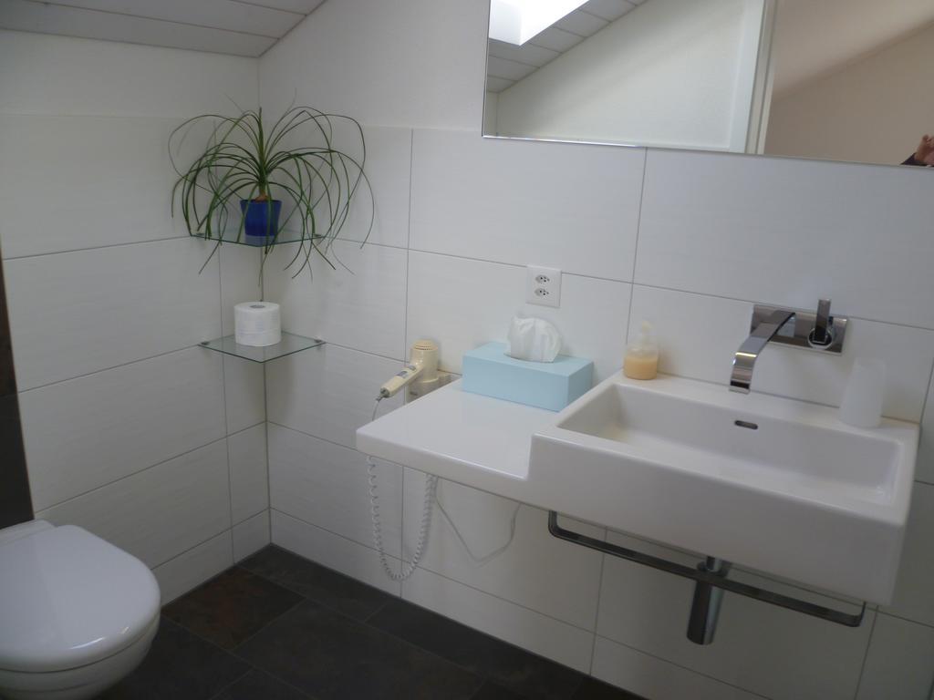 Güttingen Hotel Speiserestaurant Bahnhof חדר תמונה