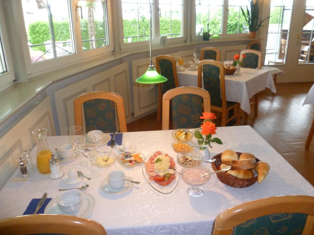 Güttingen Hotel Speiserestaurant Bahnhof מראה חיצוני תמונה