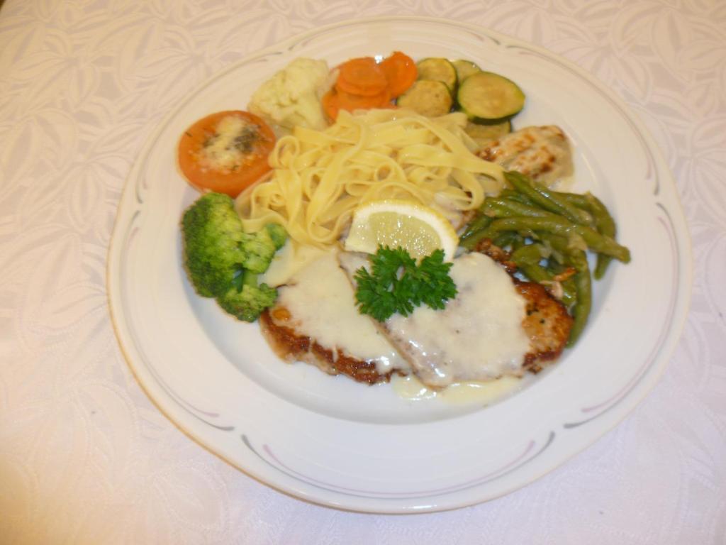 Güttingen Hotel Speiserestaurant Bahnhof מראה חיצוני תמונה